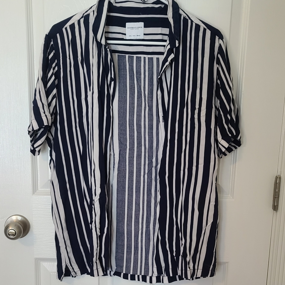 Make me an offer on this Comfort Vertical Striped Short Sleeve Button Down Shirt